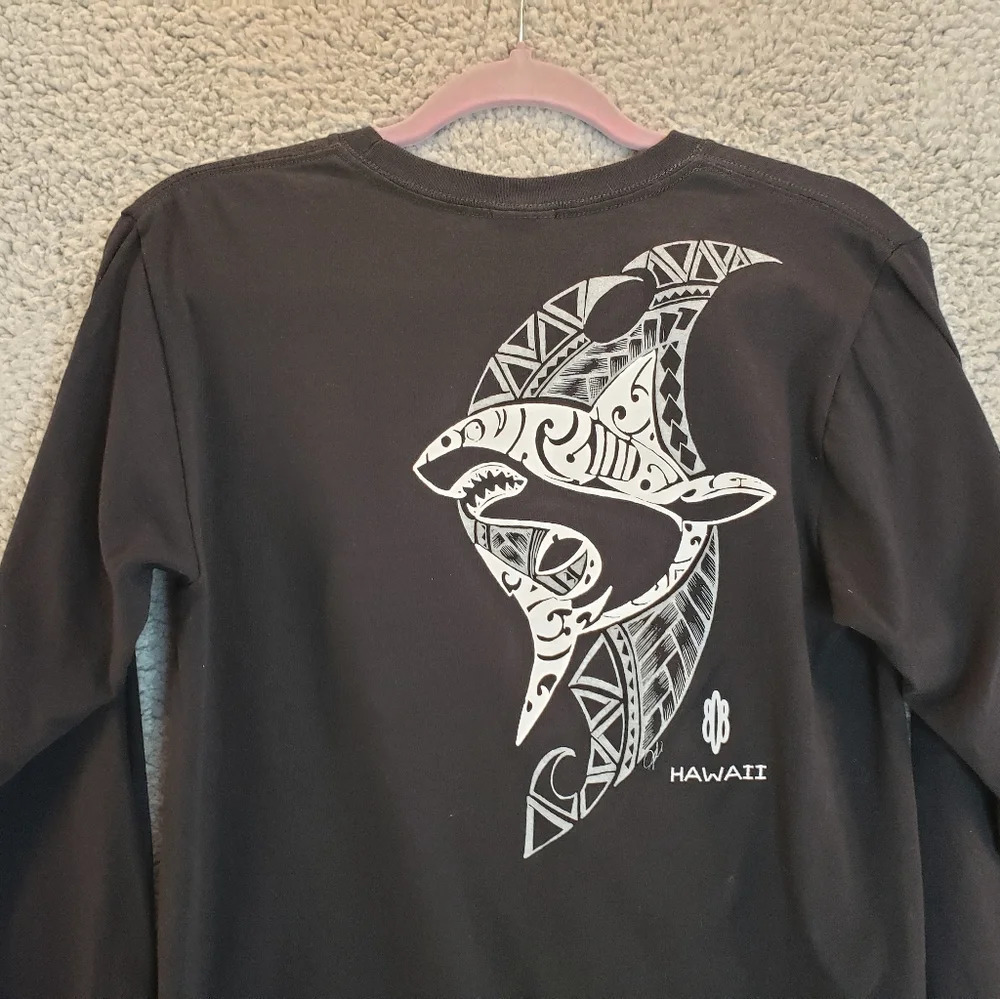 808 Clothing Co. Hawaii Black 100% cotton Shark & waves Graphic Tee Shirt Sz S - Picture 10 of 13